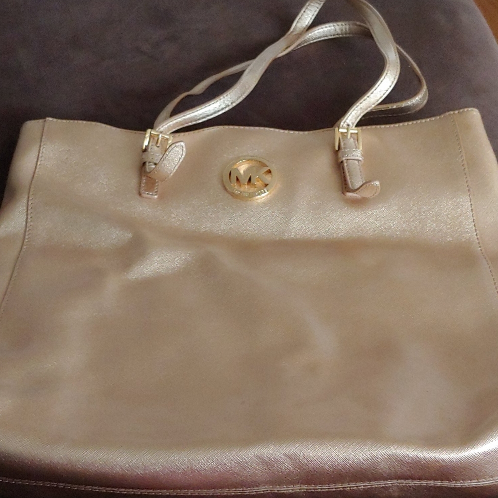 🌟 Michael Kors gold tote bag